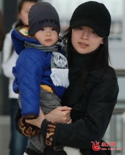 董洁自曝儿子因国籍入园遭拒
