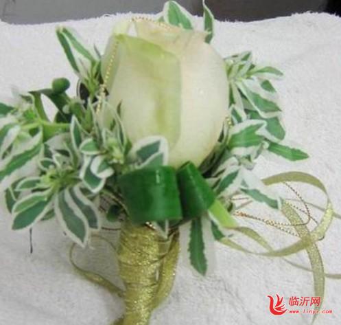 新郎新娘胸花怎样选择呢？