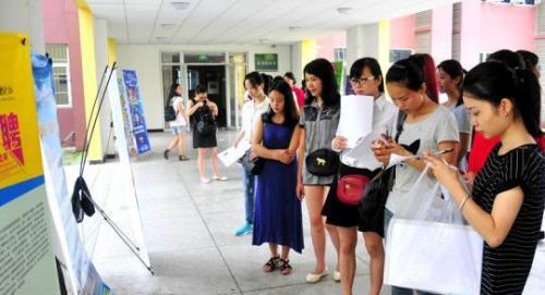 今年高校毕业生人数达756万 期望月薪低于5000元